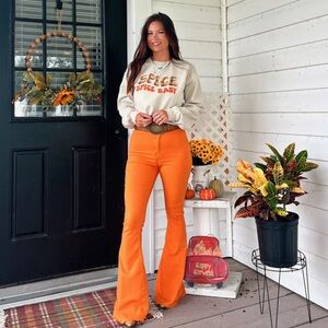 WILLOW BOUTIQUE🧡Crewneck